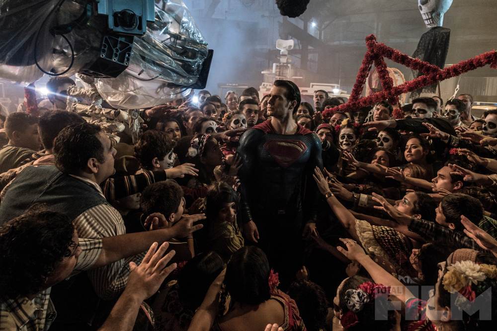 New Batman v Superman Photos Go Behind-the-Scenes