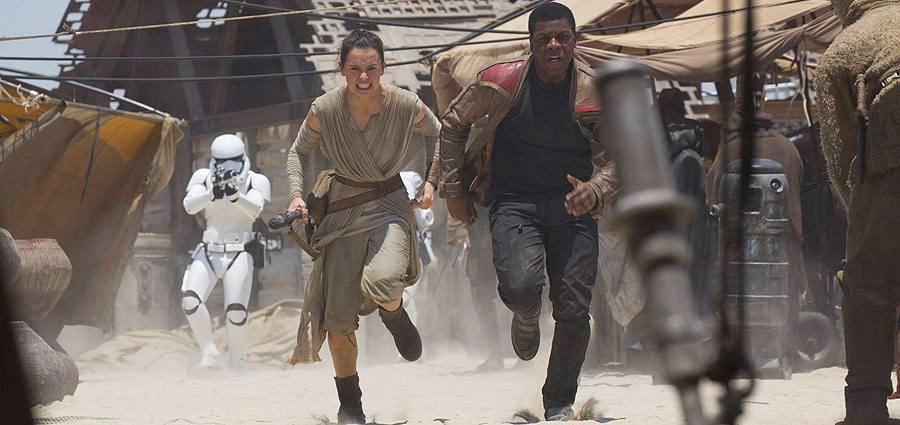 Star Wars: The Force Awakens 1st Reviews Hit Twitter Following LA Premiere