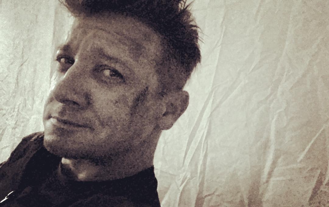 First Look Jeremy Renner as Hawkeye in Avengers: Infinity War 2